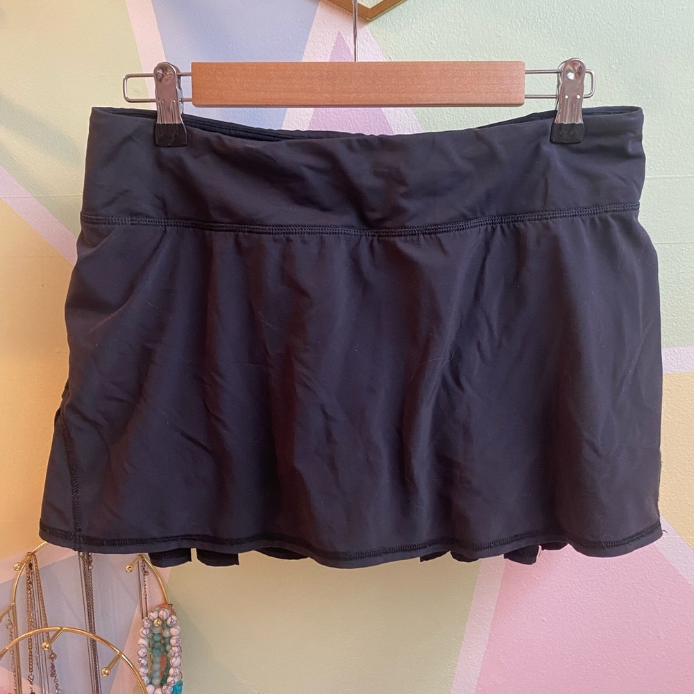 Lululemon Ruffle Back Skort - Picture 2 of 7